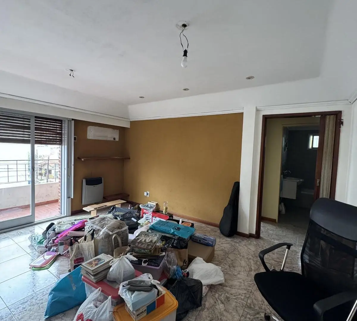 Venta departamento tipo casa PH en segundo piso 4 ambientes con cochera en Wilde 8