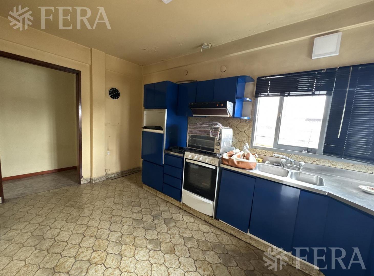Foto de Venta departamento tipo casa PH en segundo piso 4 ambientes con cochera, imagen 1