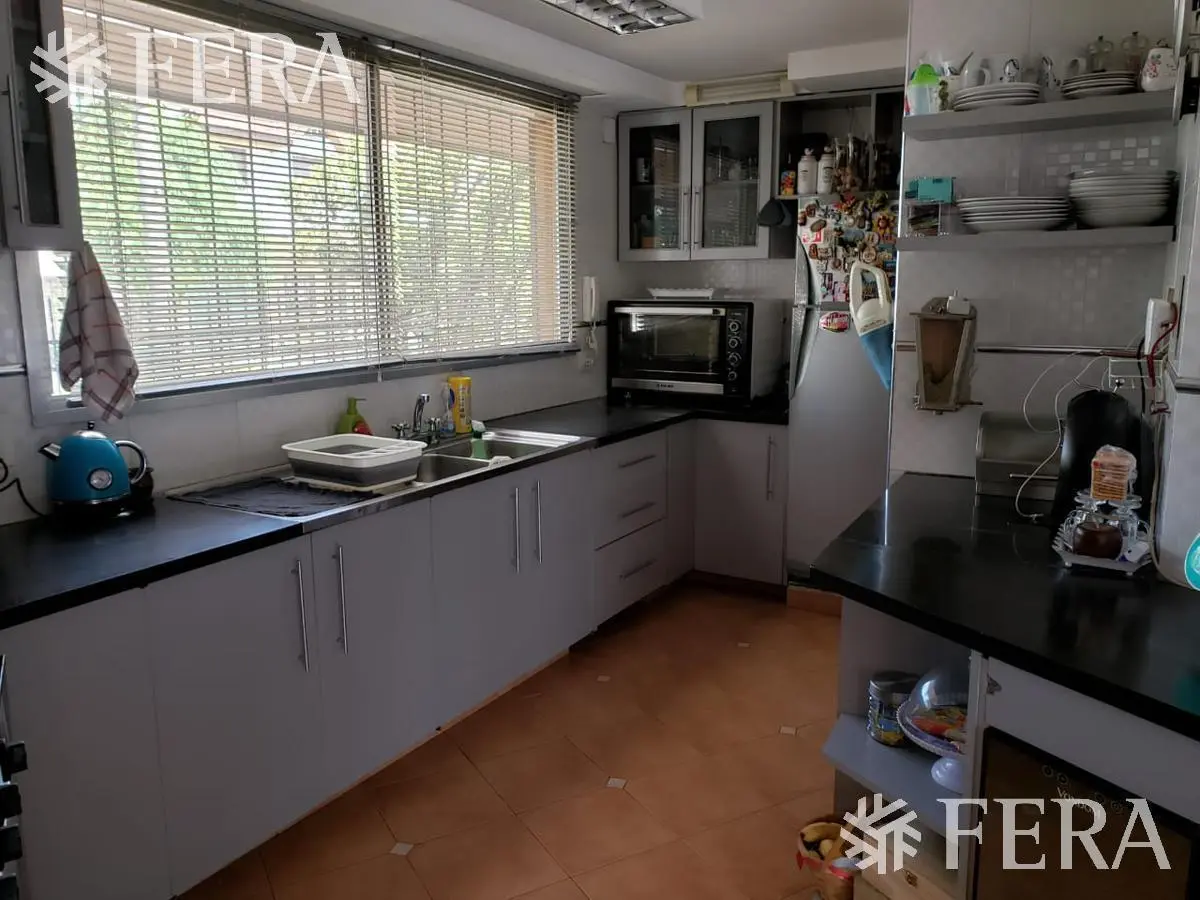 Venta casa con 5 ambientes en Wilde con cochera y piscina 5