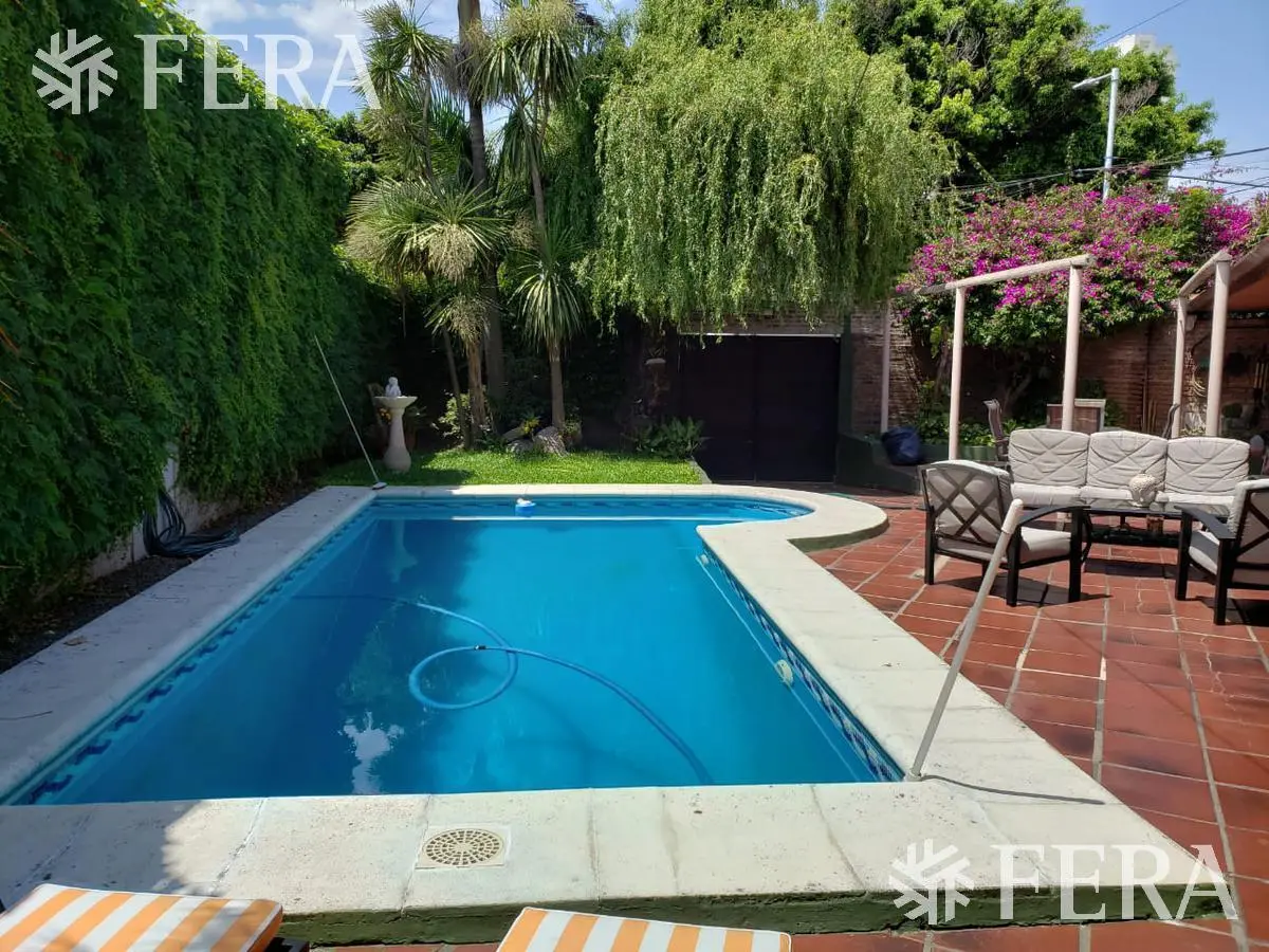 Venta casa con 5 ambientes en Wilde con cochera y piscina 3