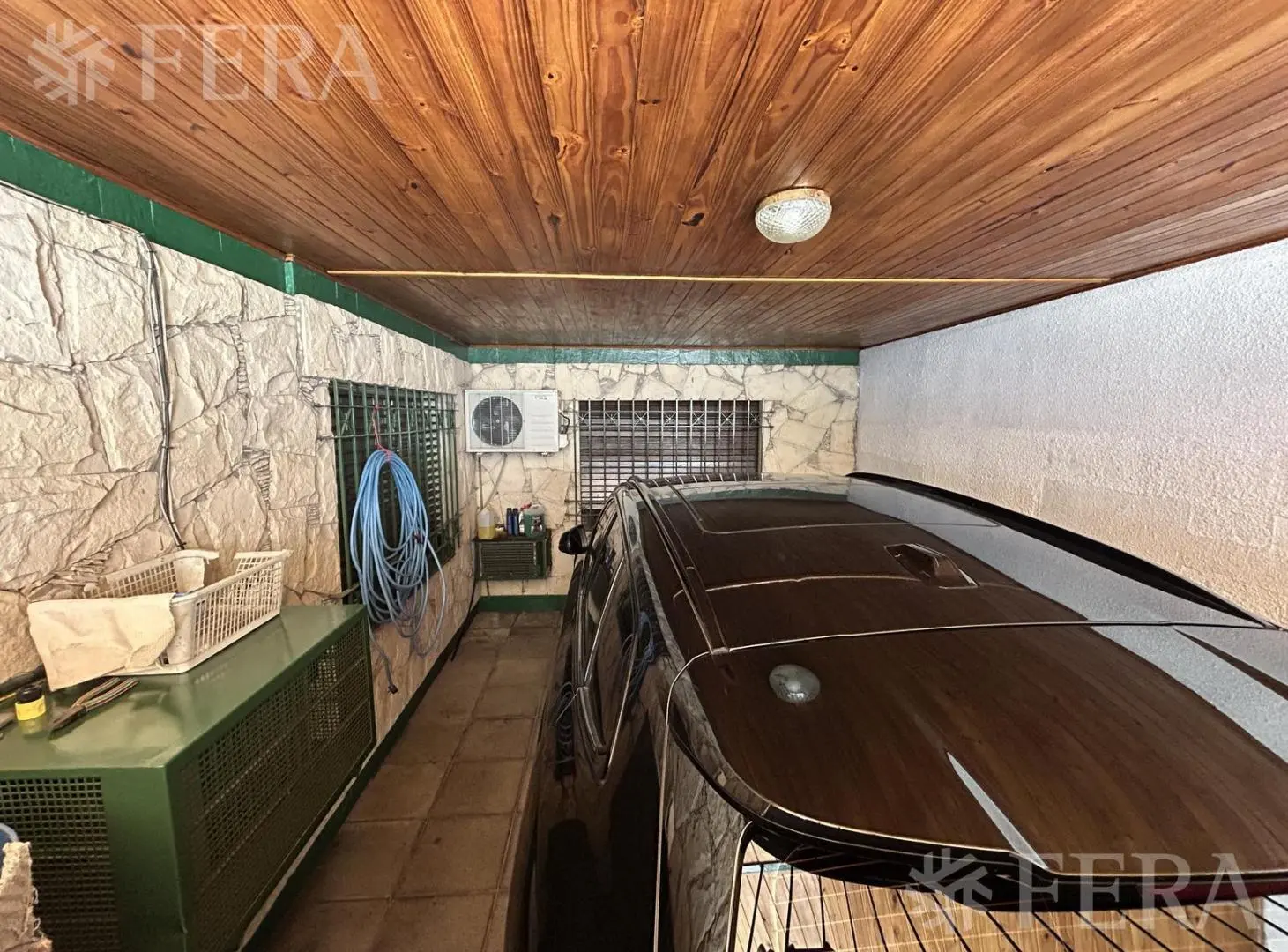 Venta Casa para dos familias con patio y cochera en Banfield 4
