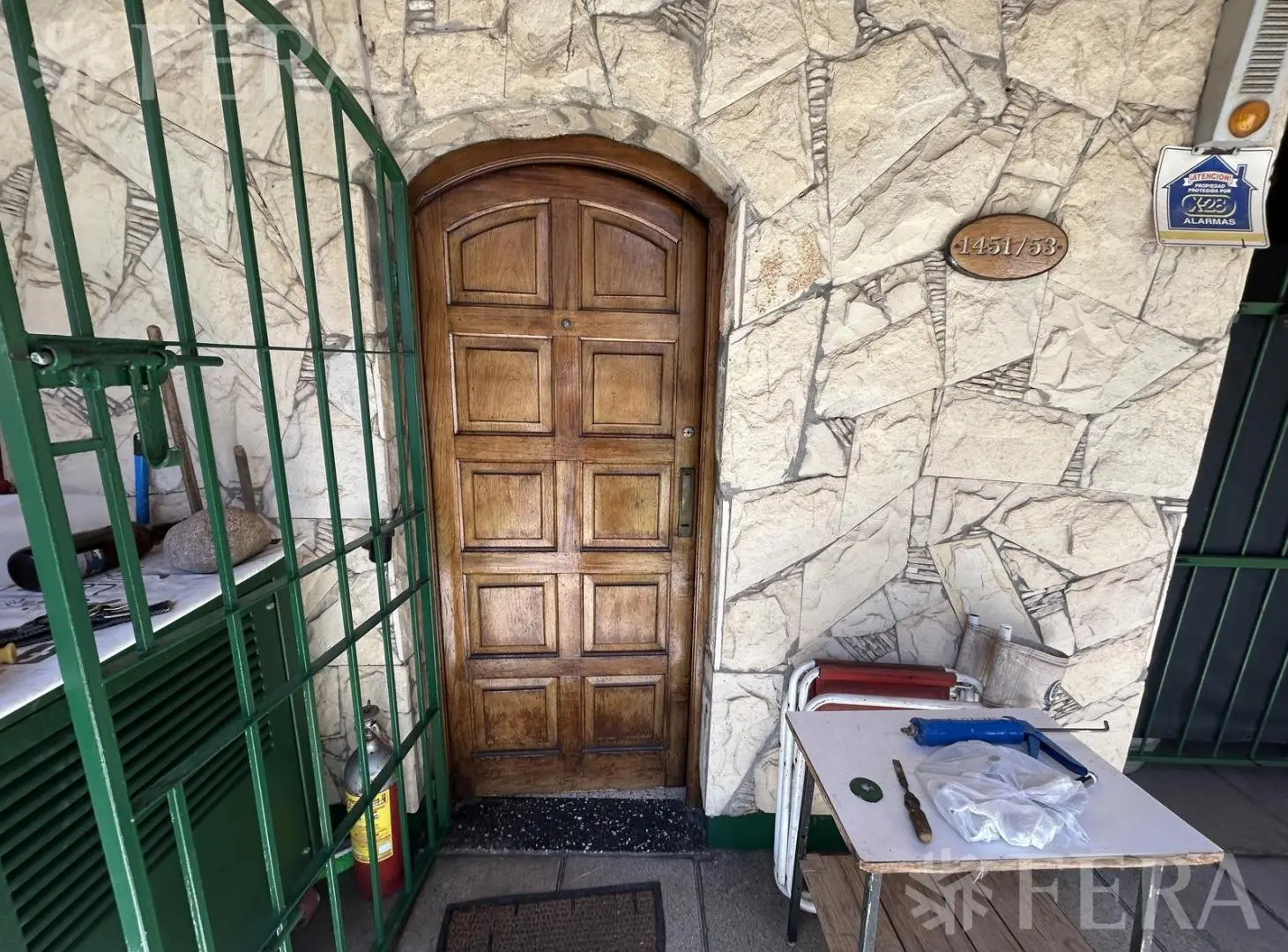 Venta Casa para dos familias con patio y cochera en Banfield 5