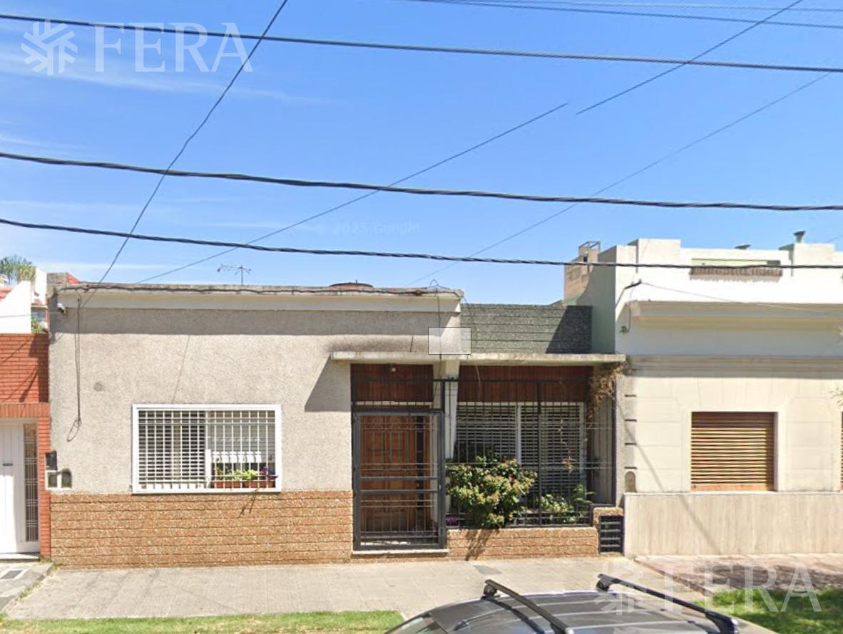Venta casa 3 ambientes con patio en Wilde