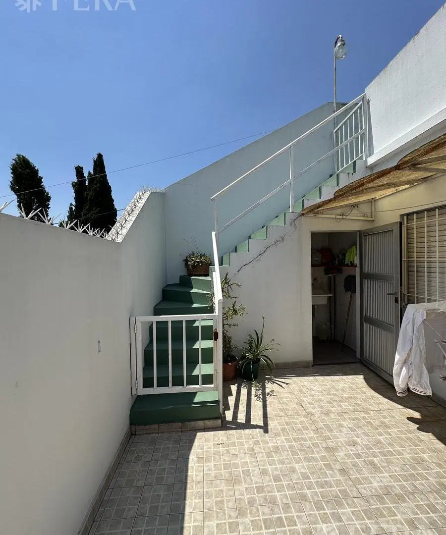 Venta PH 3 ambientes con terraza en Wilde 8