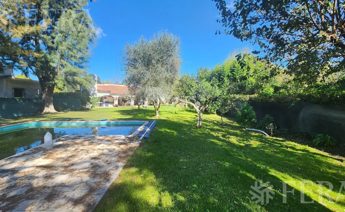 Venta casa 4 ambientes con piscina en Glew 2