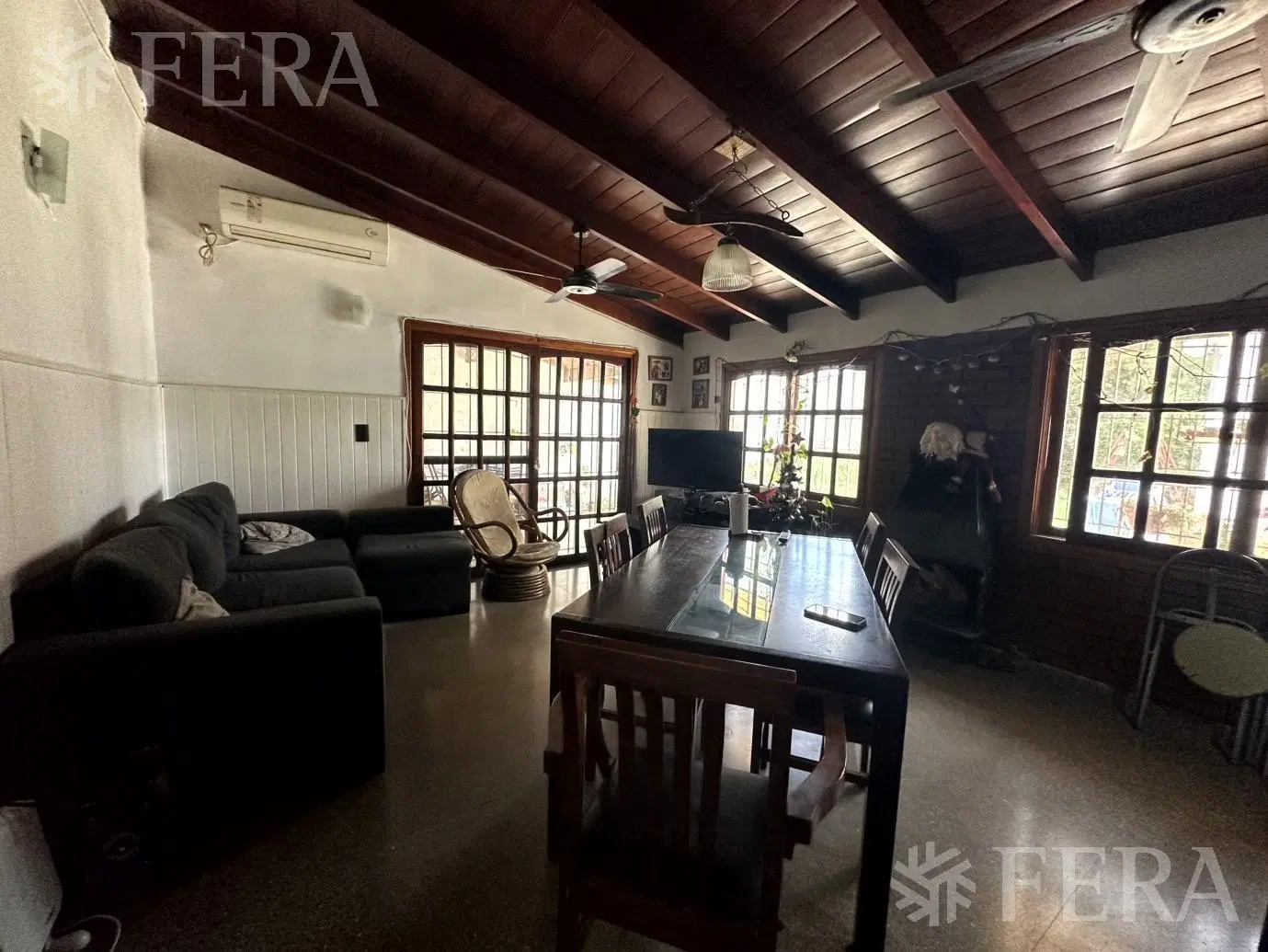 Venta casa 4 ambientes con cochera y jardín en Wilde 2