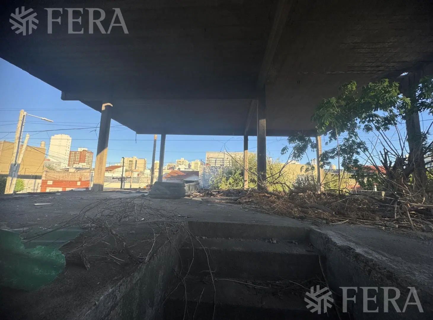 Venta lote con Local en Wilde 5