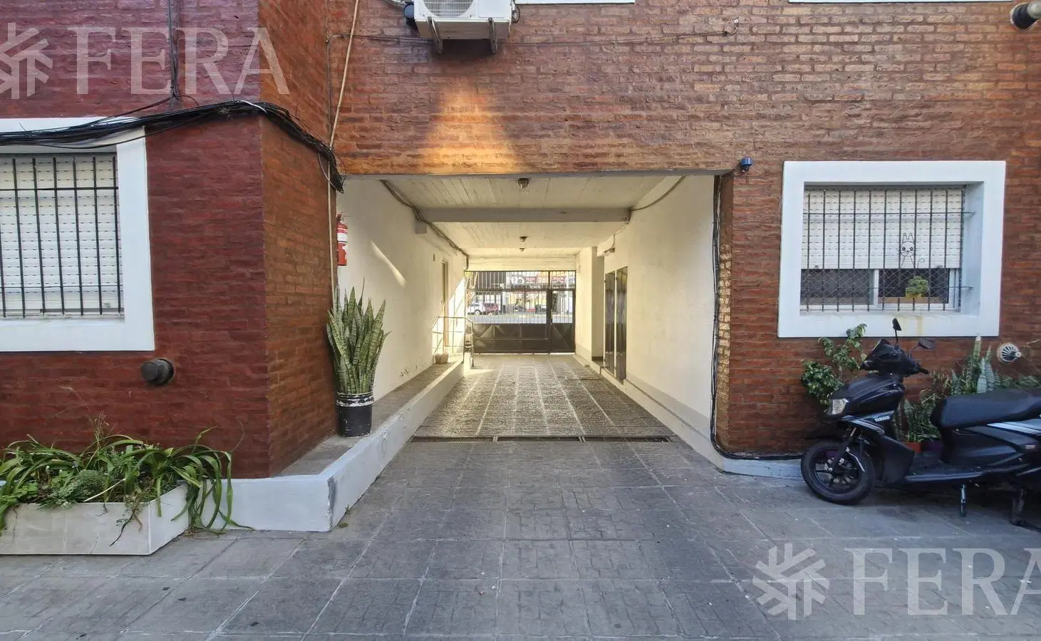 Venta departamento 5 ambientes con balcón en Sarandi 3