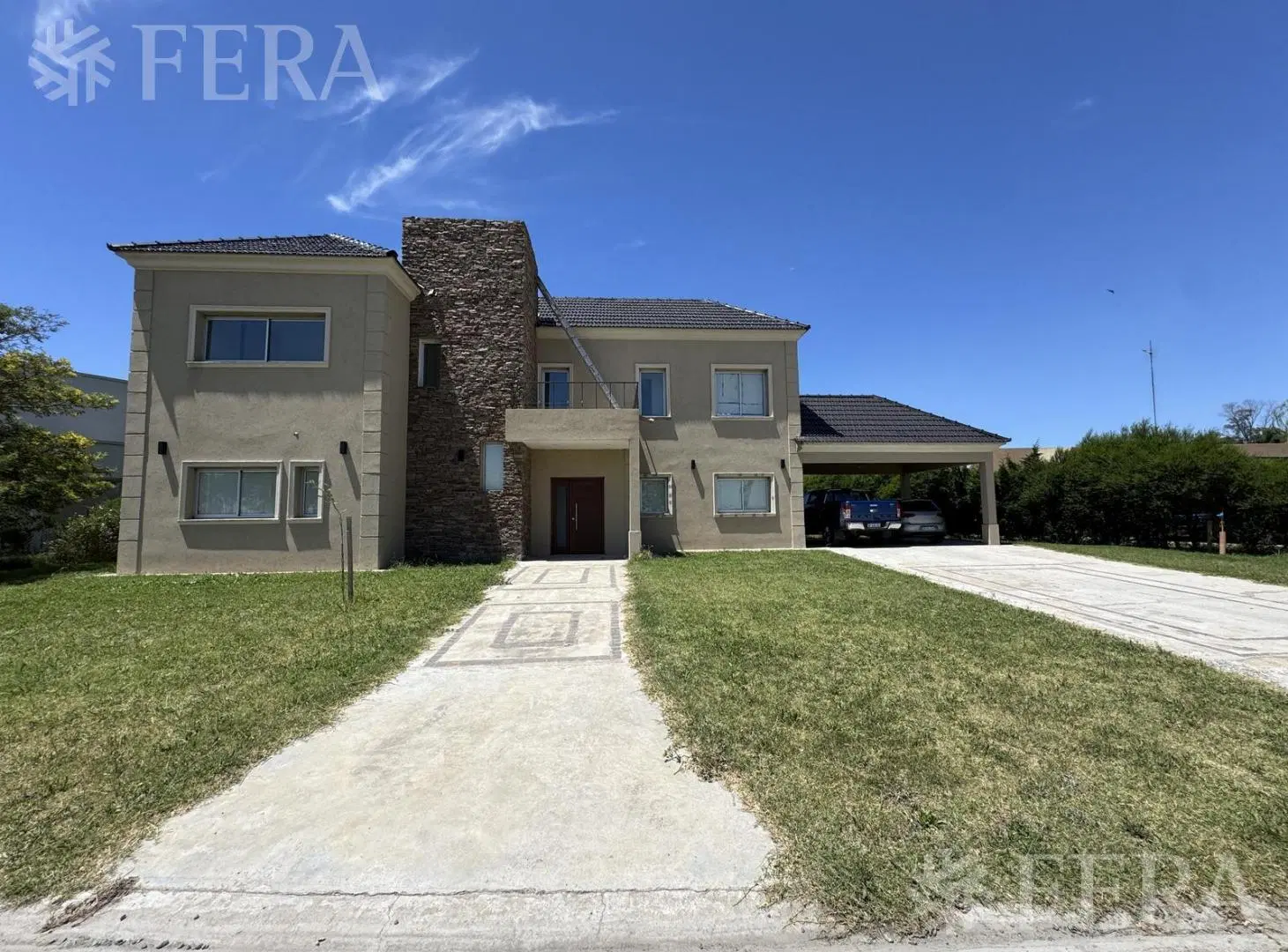 Venta Casa 5 ambientes con piscina y cochera en San Lucas Club de Campo 4