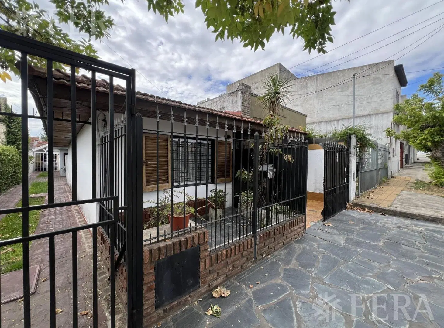 Venta PH 3 ambientes con cochera y patio en Quilmes 1