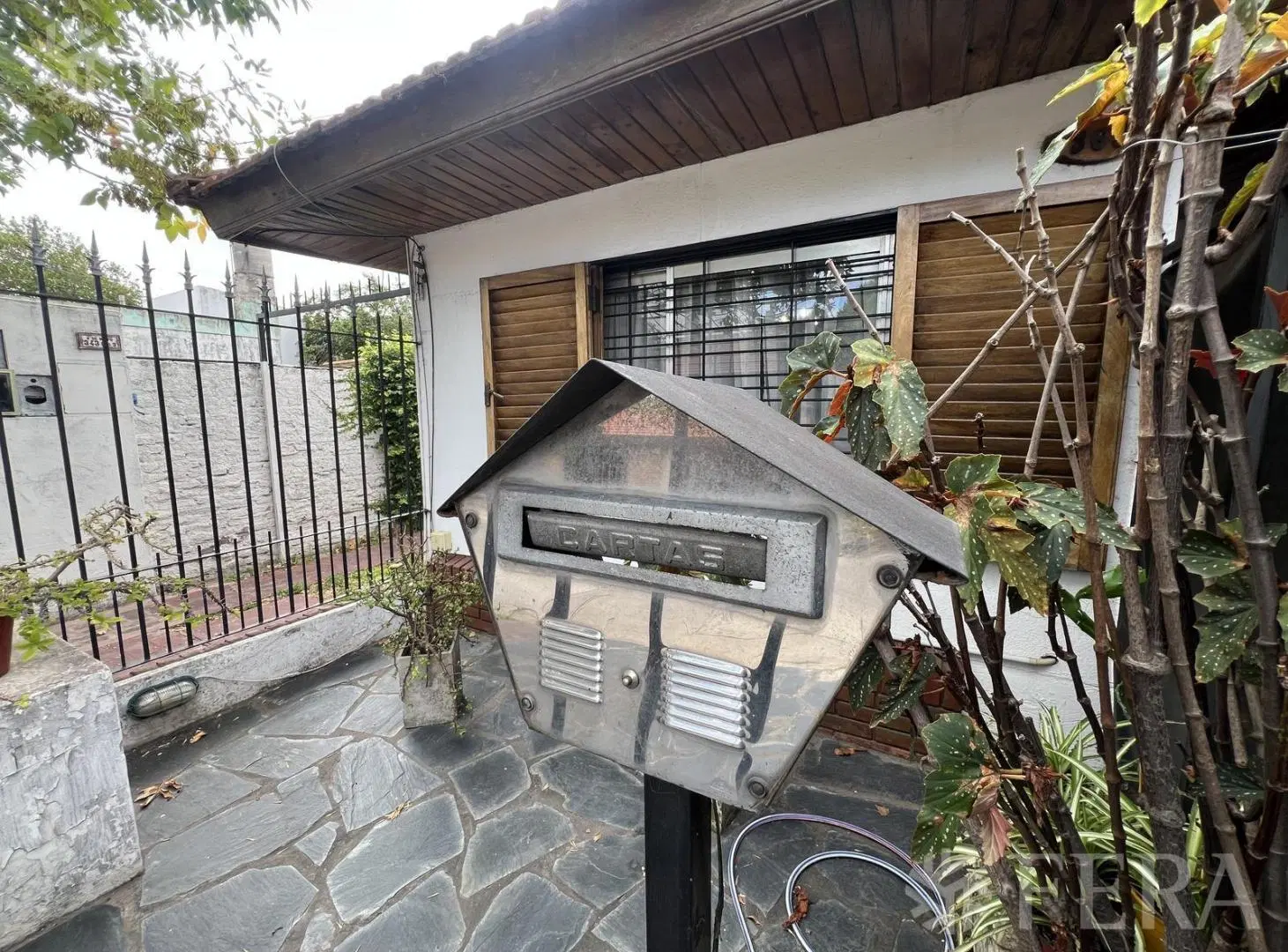 Venta PH 3 ambientes con cochera y patio en Quilmes 3