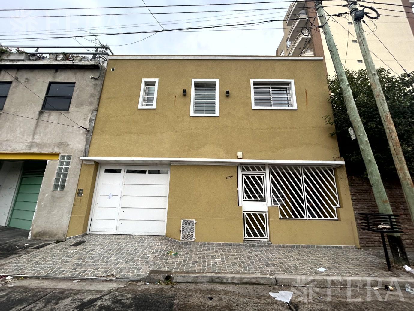 Venta casa 4 ambientes con cochera y patio en Wilde