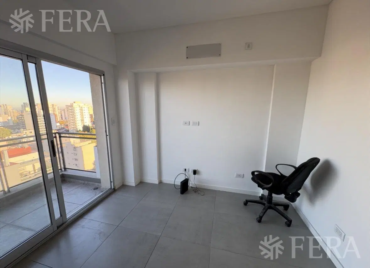 Vende Departamento 2 ambientes con balcón y cochera en Quilmes 3