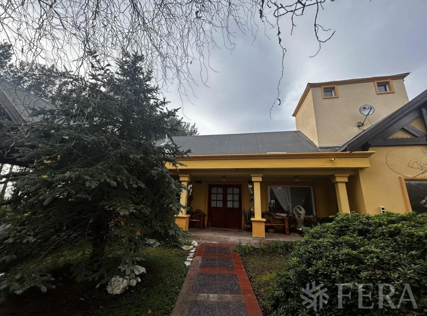Venta Casa de 6 ambientes con cochera, galería y piscina en Haras del Sur I-La plata 2