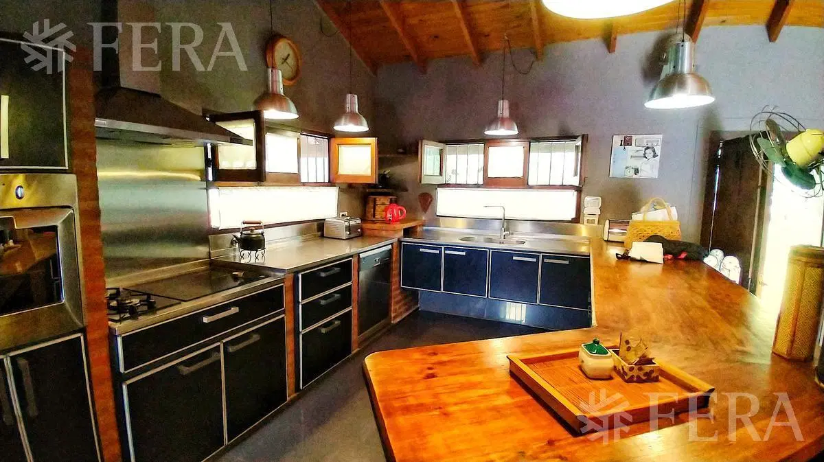 Venta casa 4 ambientes con piscina, quincho con parrilla y galería en Coronel Brandsen 4