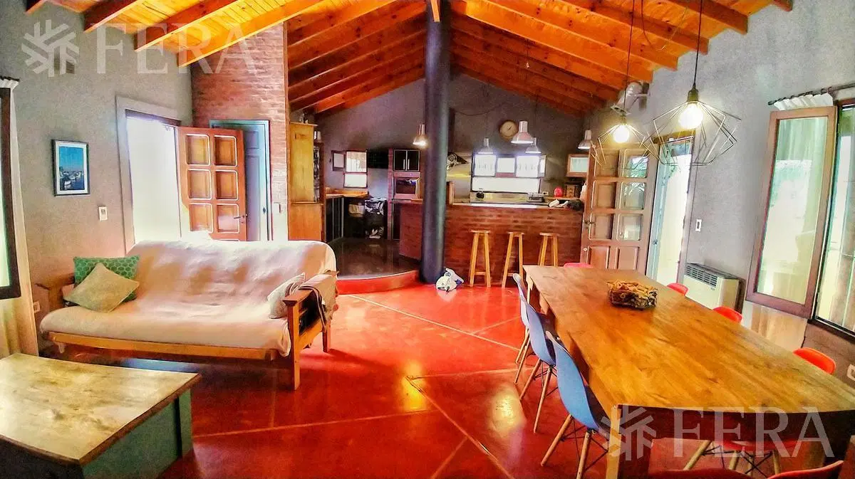 Venta casa 4 ambientes con piscina, quincho con parrilla y galería en Coronel Brandsen 3