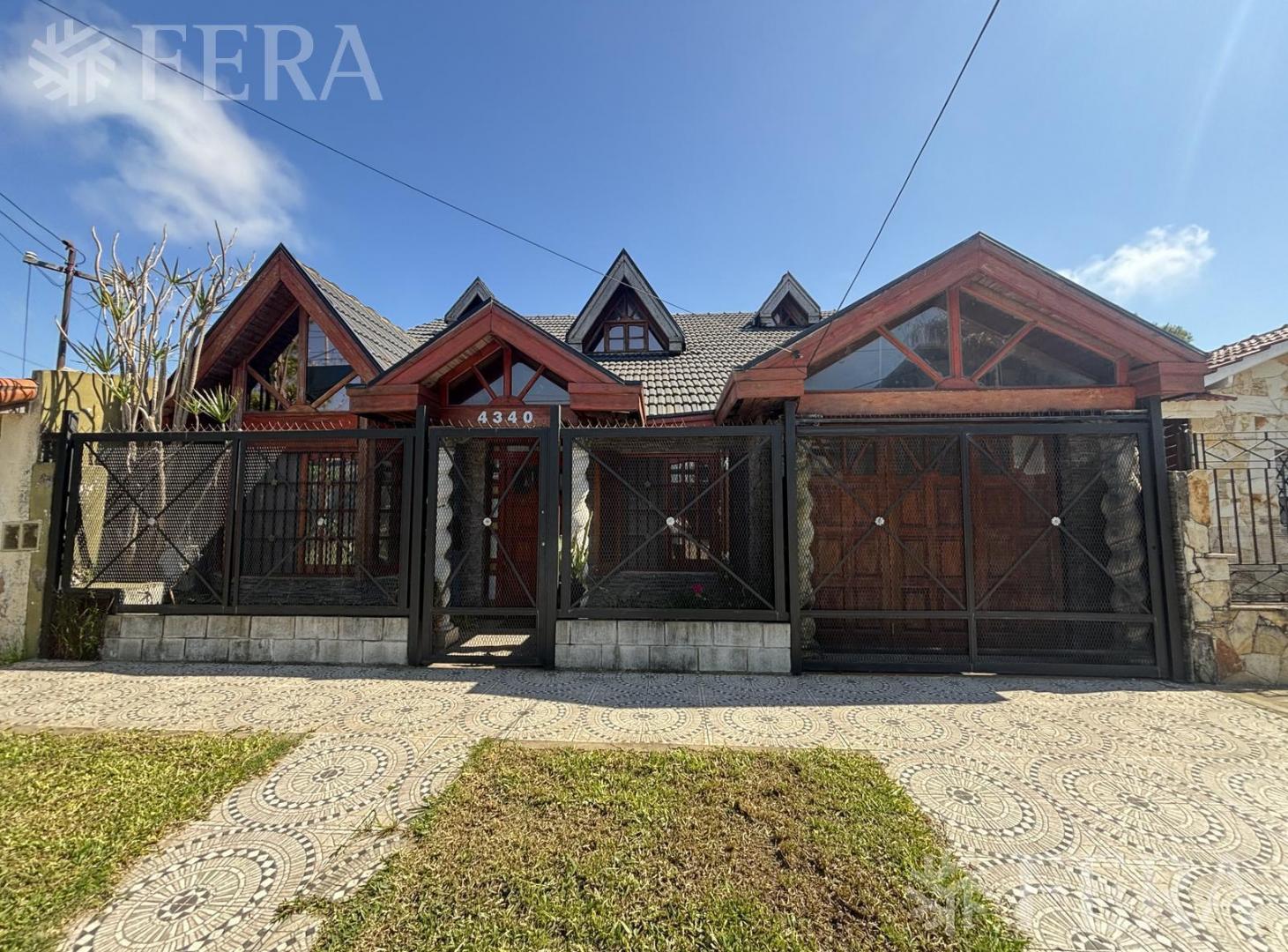 Venta de Casa 4 ambientes con Parrilla y Piscina en Berazategui