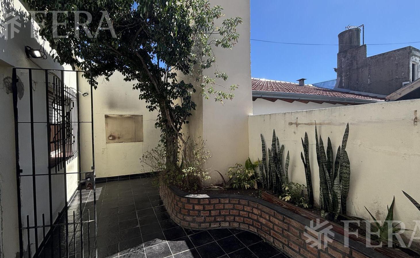 Alquiler PH 3 ambientes con patio y terraza en Wilde