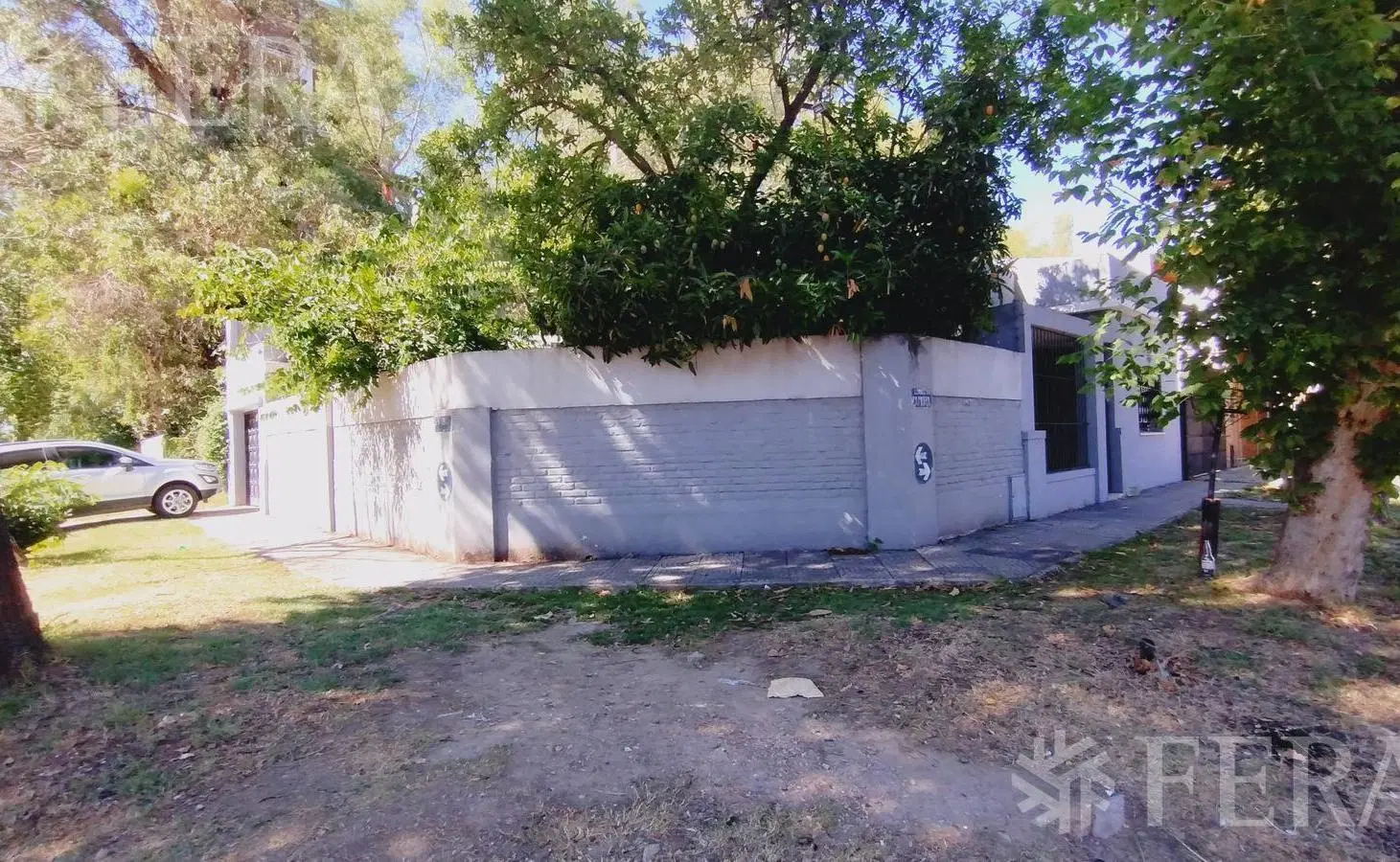 Venta casa 3 ambientes con cochera y patio en Wilde 1