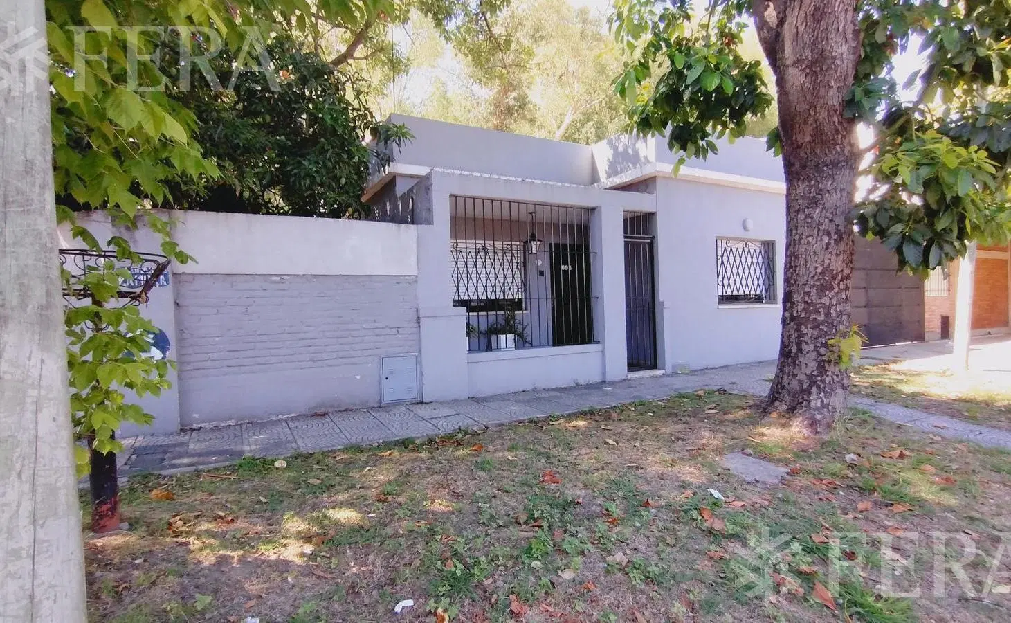 Venta casa 3 ambientes con cochera y patio en Wilde 4