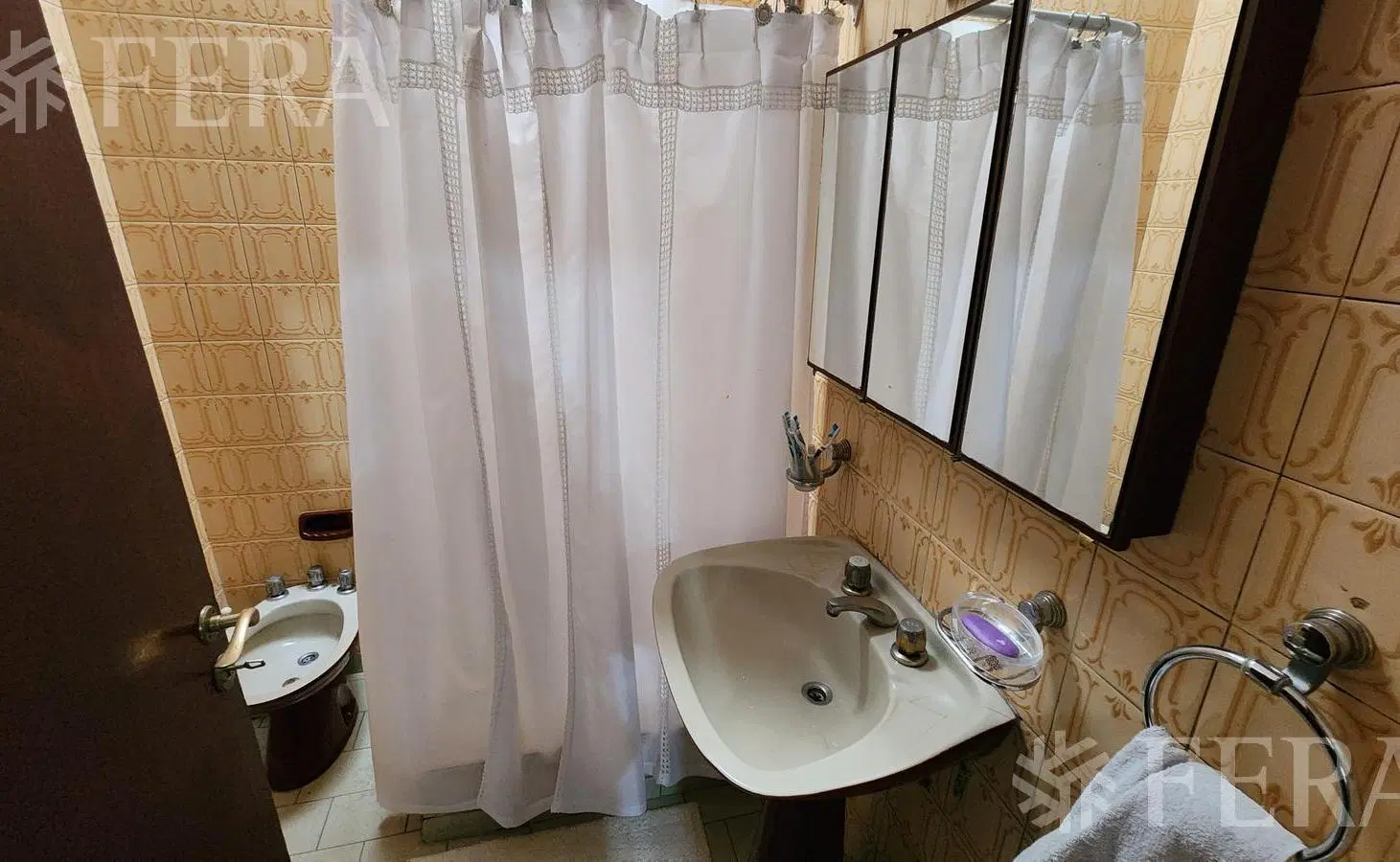 Venta casa de 4 ambientes con cochera y jardín en Ezpeleta 4