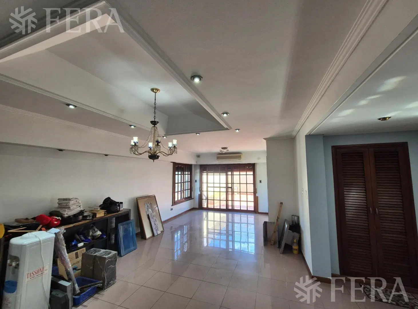Venta de casa de 4 ambientes con local en Villa La Florida 3