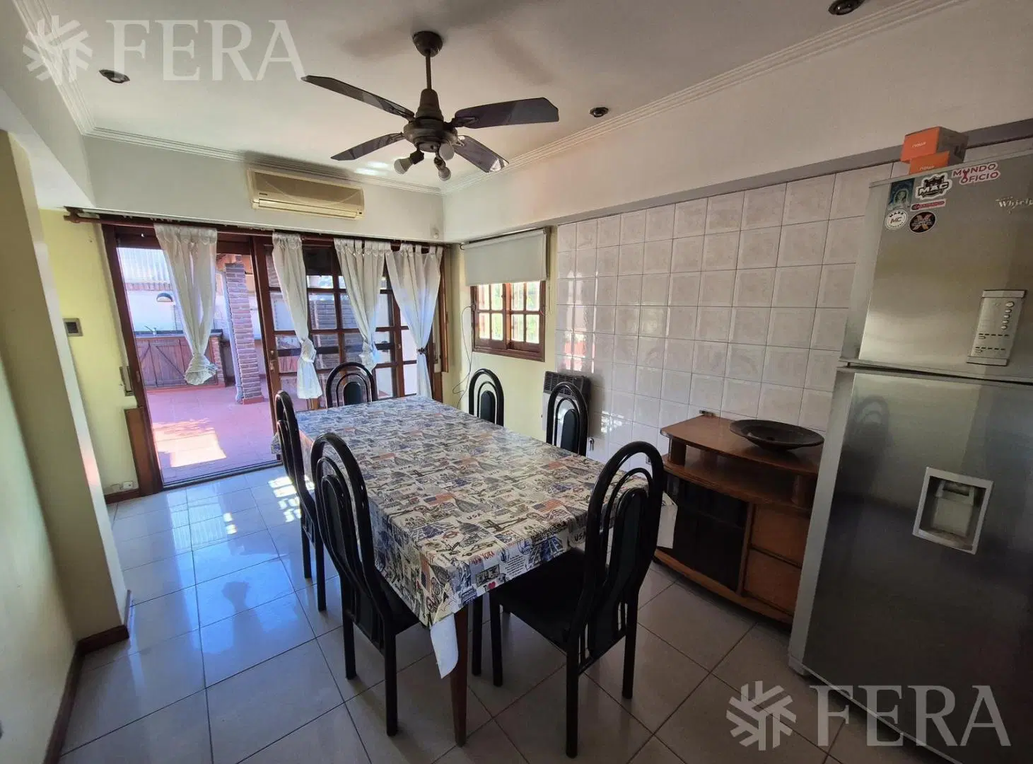 Venta de casa de 4 ambientes con local en Villa La Florida 2