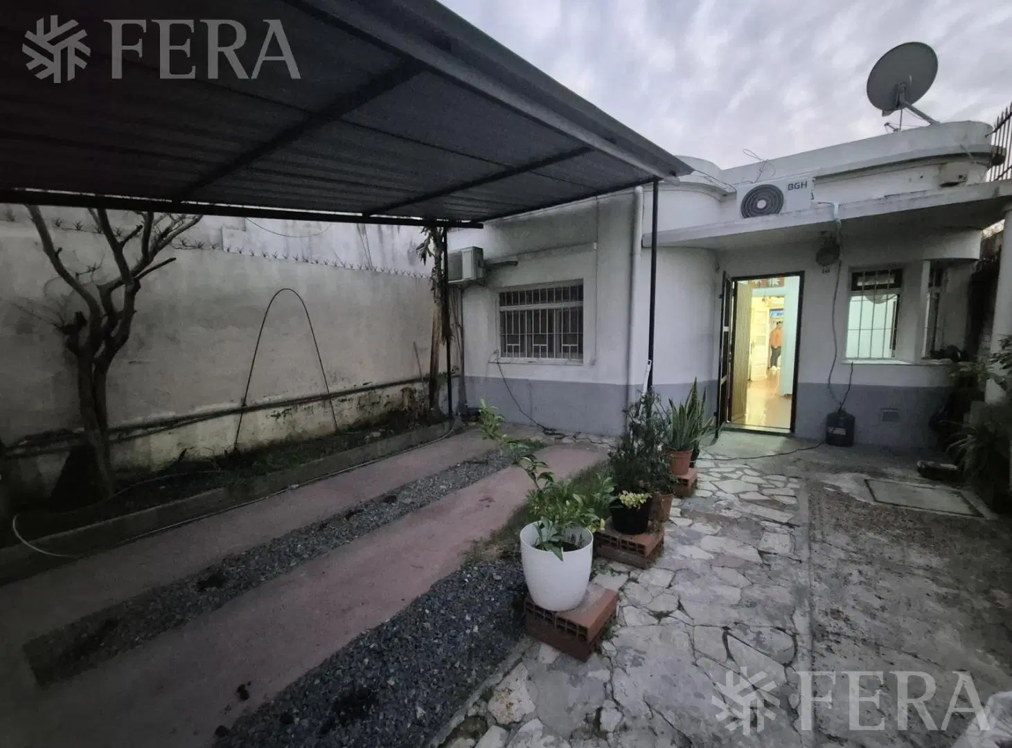 Venta casa 4 ambientes con cochera en Bernal Oeste 1