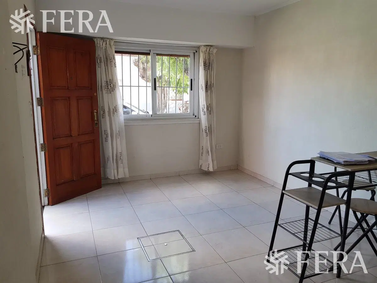 Alquiler de departamento tipo casa de 2 ambientes en Bernal 2