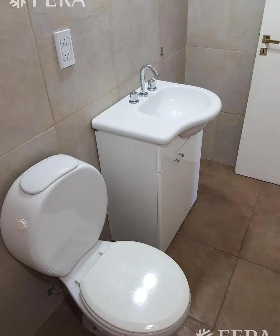 Alquiler de departamento tipo casa de 2 ambientes en Bernal 1