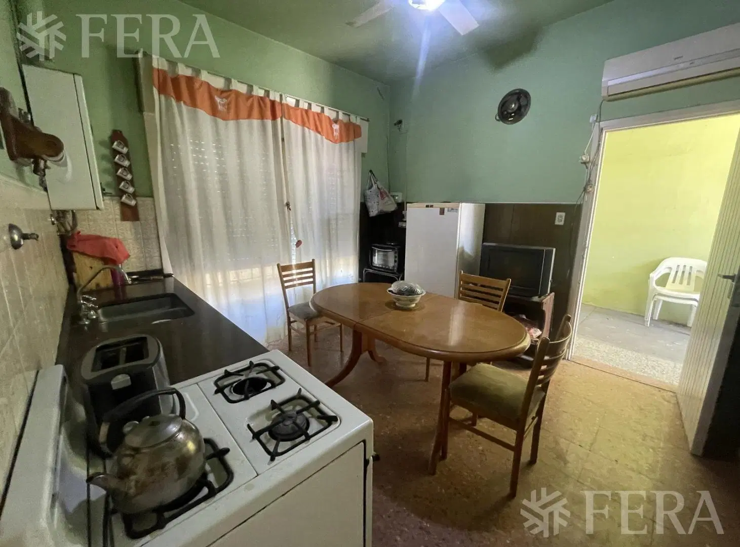 Venta casa 3 ambientes con jardín y cochera en Wilde 5