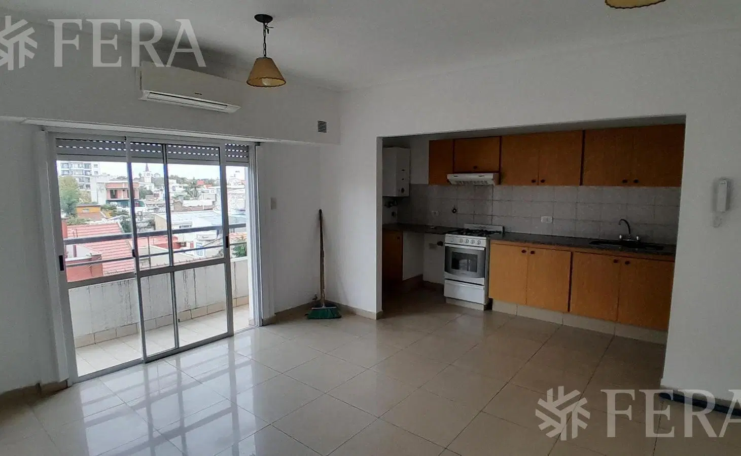 Venta departamento 2 ambientes con balcón en Wilde 5