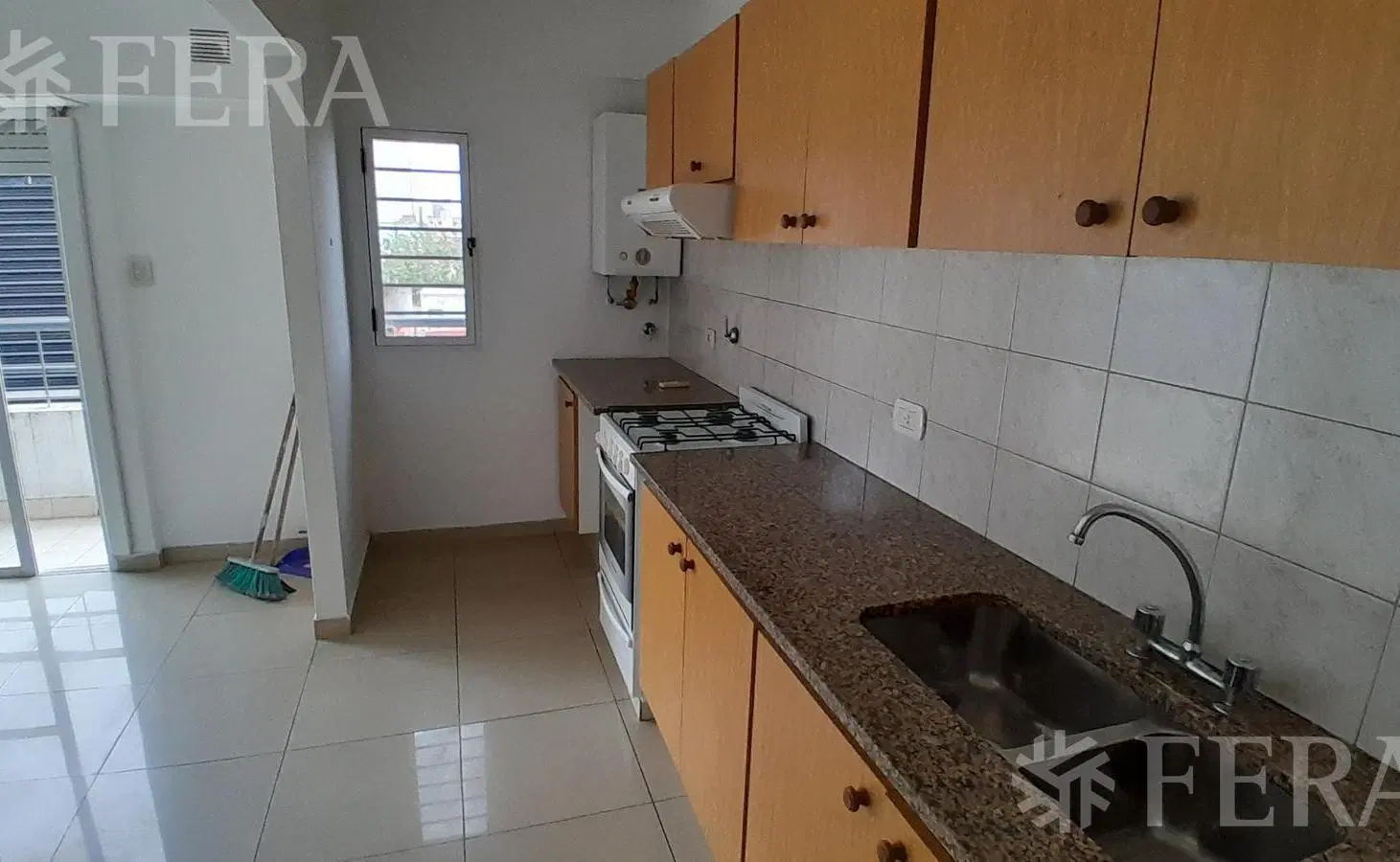 Venta departamento 2 ambientes con balcón en Wilde 1