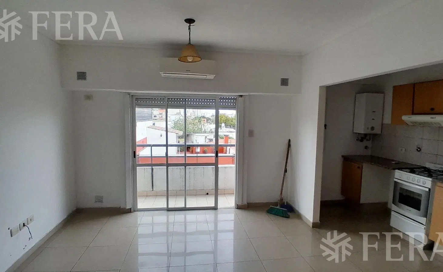 Venta departamento 2 ambientes con balcón en Wilde 4