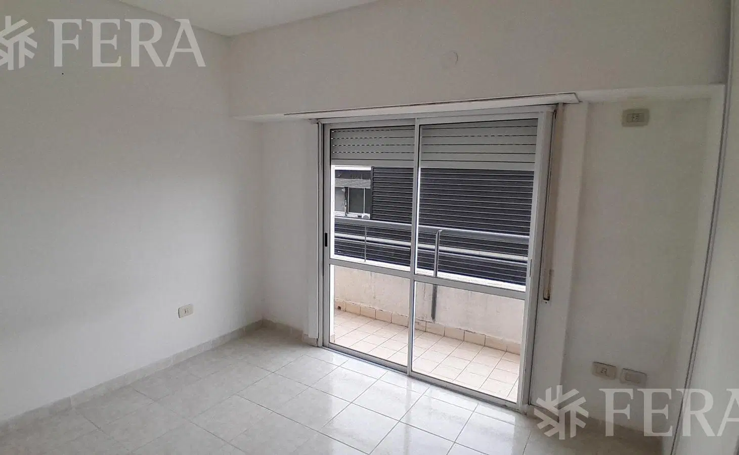 Venta departamento 2 ambientes con balcón en Wilde 3