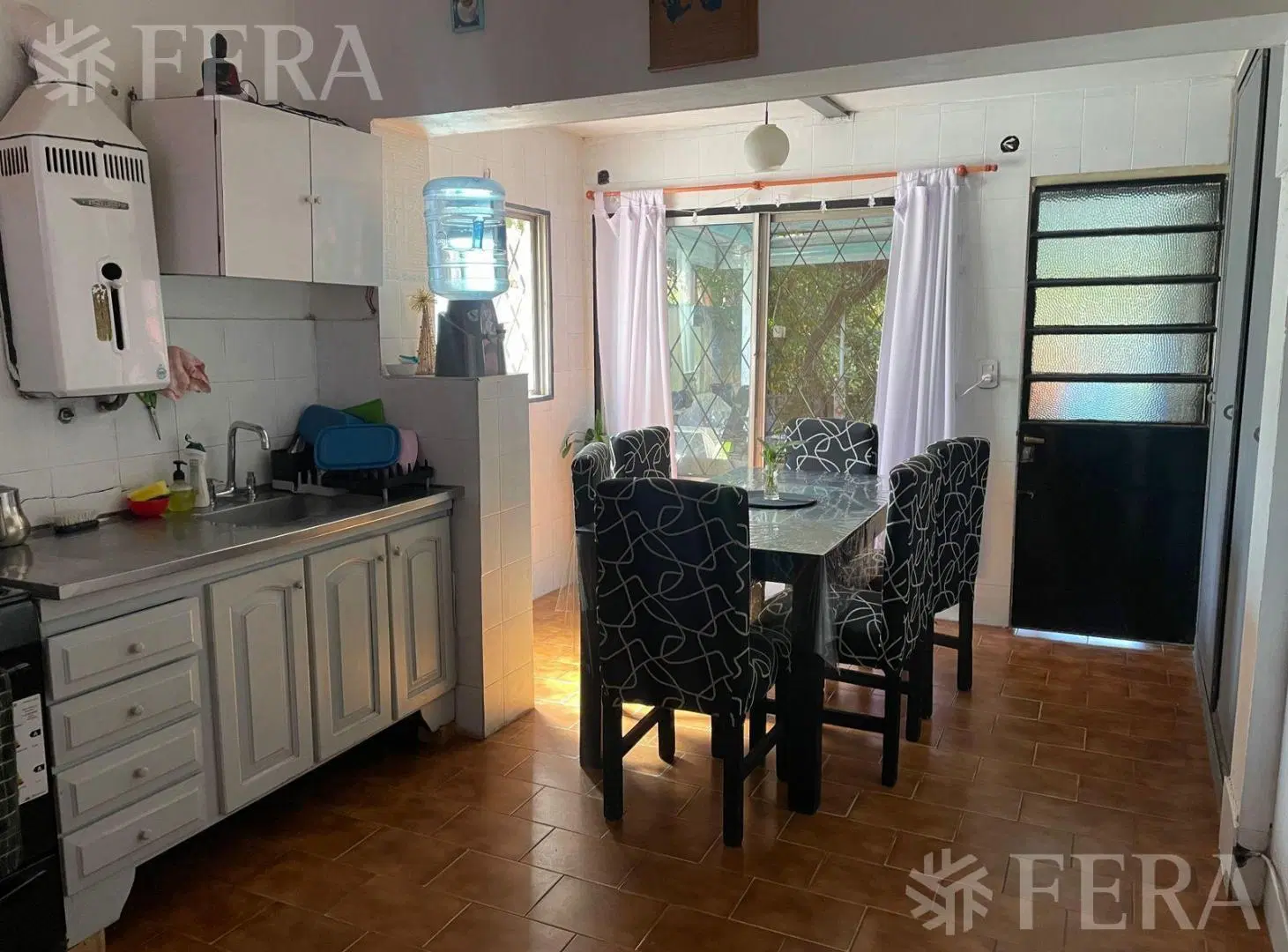 Venta de casa 4 ambientes con cochera en Wilde 2