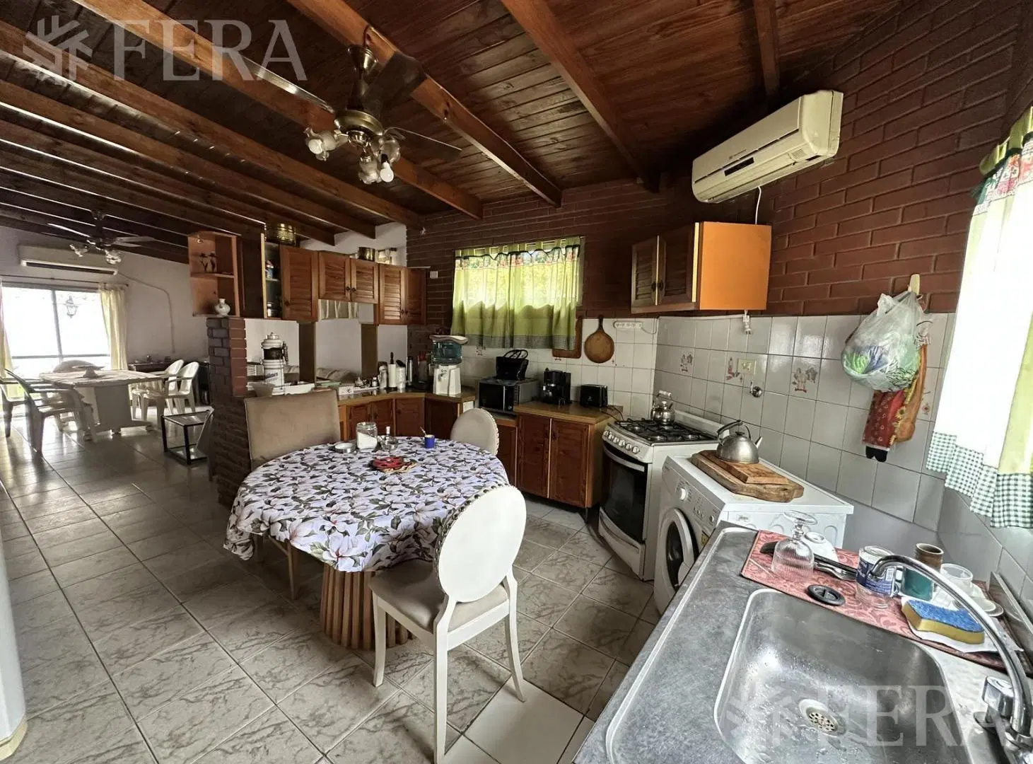 Venta de casa 4 ambientes con patio y piscina en Bernal Oeste 4