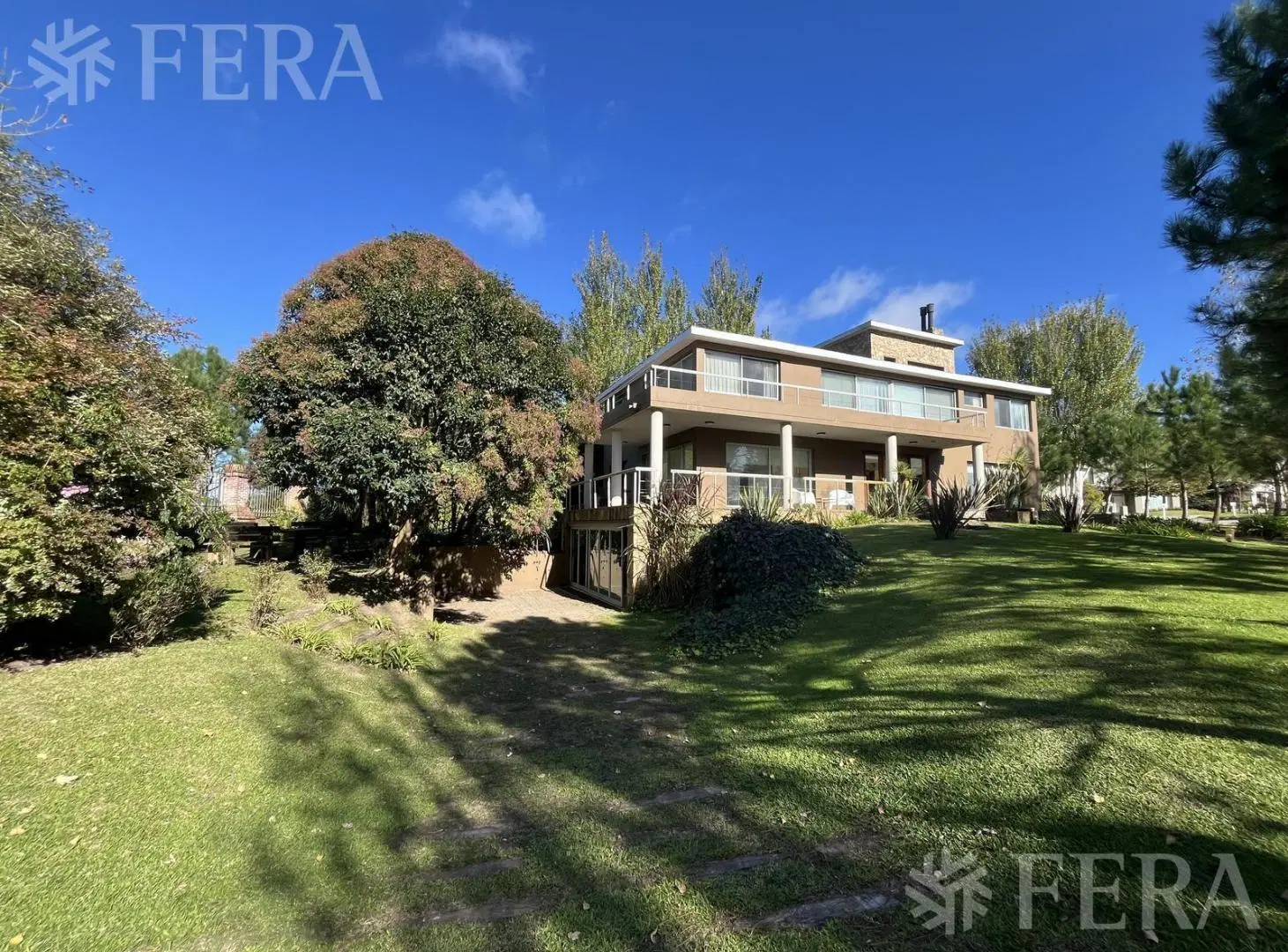 Venta de Casa 7 ambientes con quincho y cochera en Terrazas al Golf - Pinamar 3