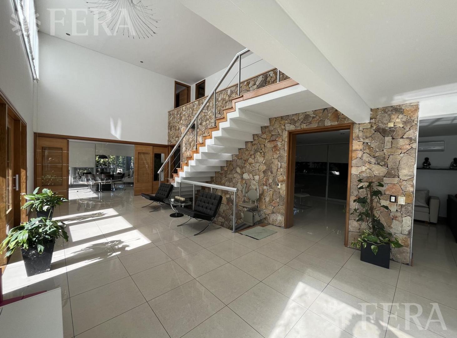 Venta de Casa 7 ambientes con quincho y cochera en Terrazas al Golf - Pinamar