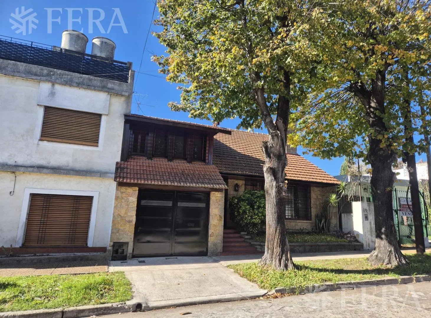 Venta casa 4 ambientes con cochera y jardín en Don Bosco 3