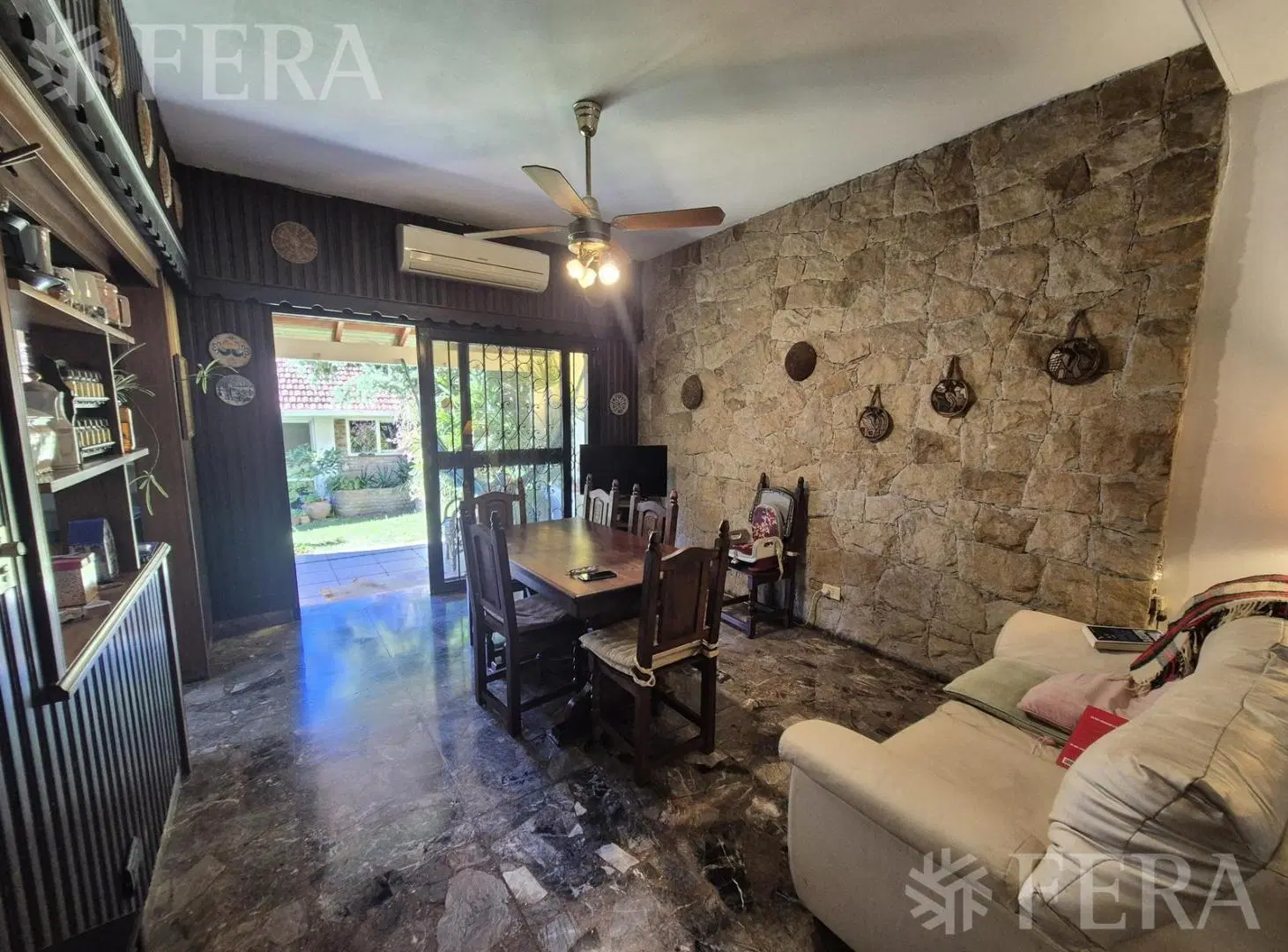 Venta casa 4 ambientes con cochera y jardín en Don Bosco 2