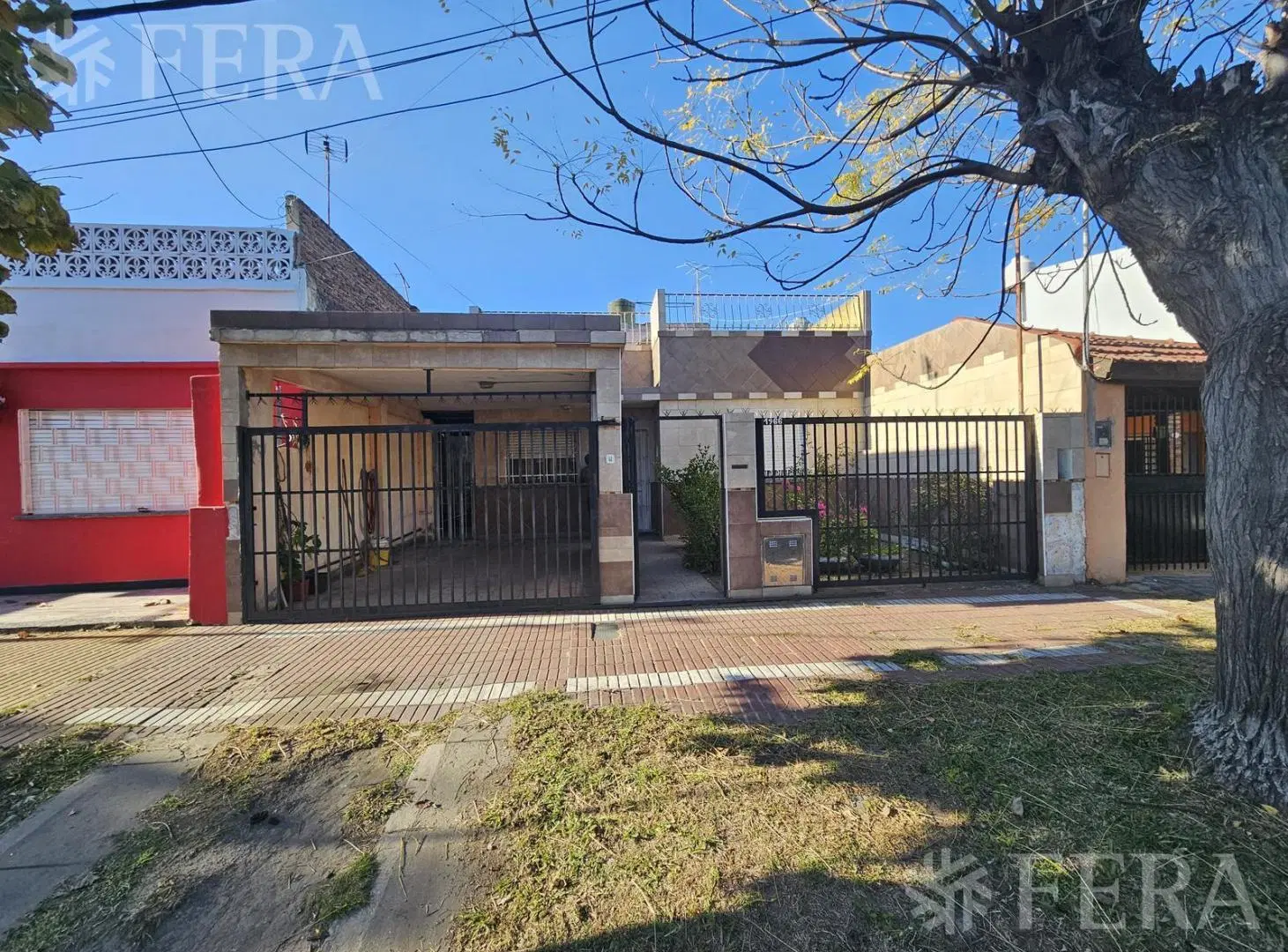 Venta casa 3 ambientes con cochera en Wilde 2