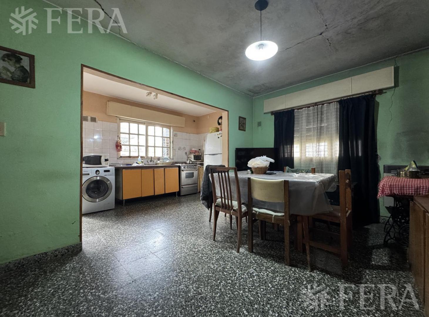 Foto de Venta casa 3 ambientes con patio en Ezpeleta Este, imagen 1