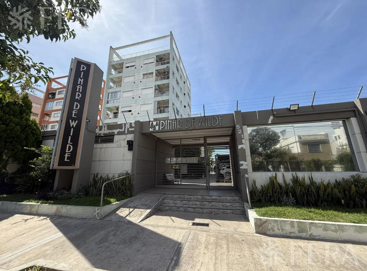Venta de departamento 2 ambientes con jardín en Wilde 2