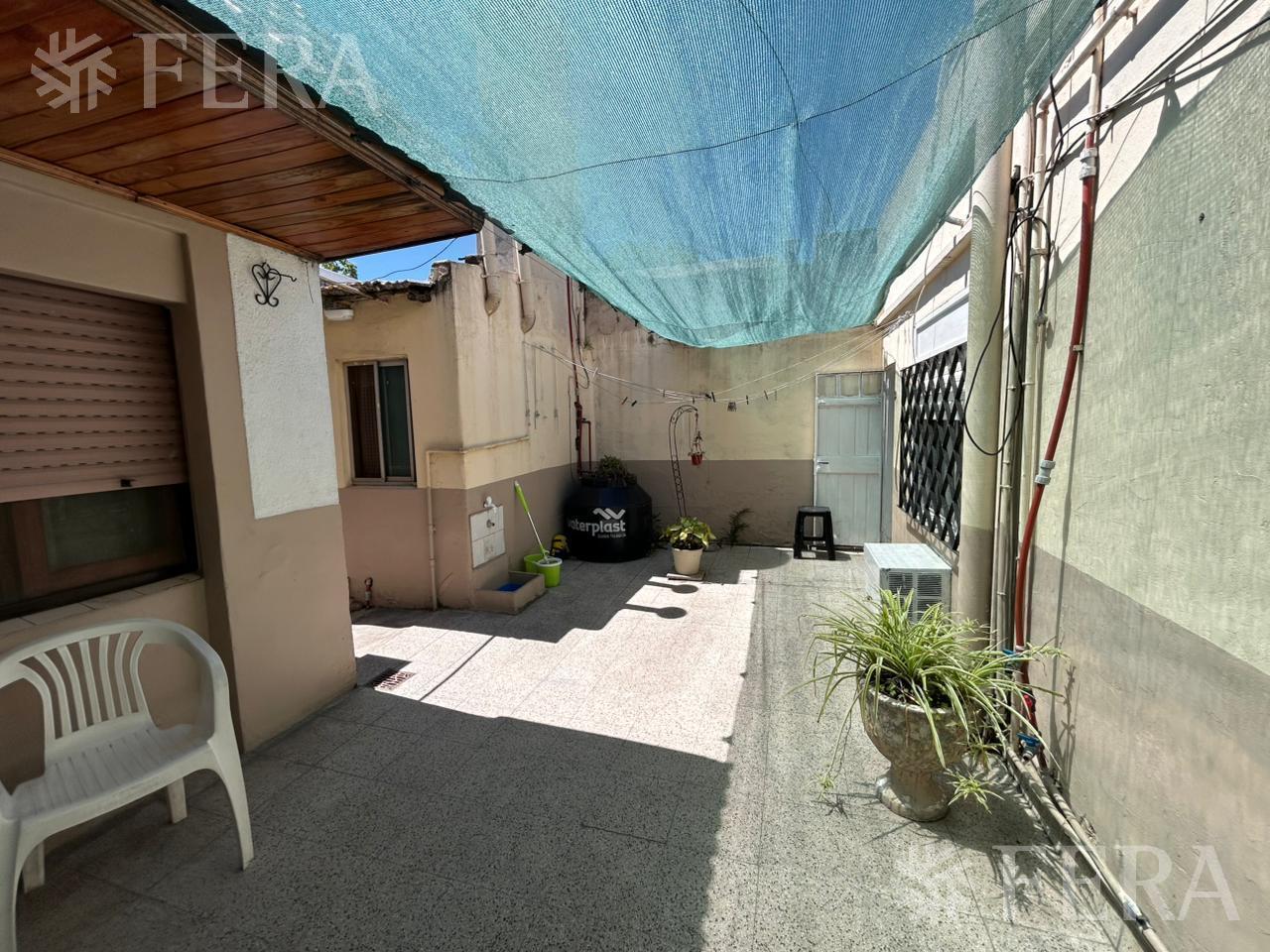 Venta de casa 6 ambientes con cochera en Villa Dominico