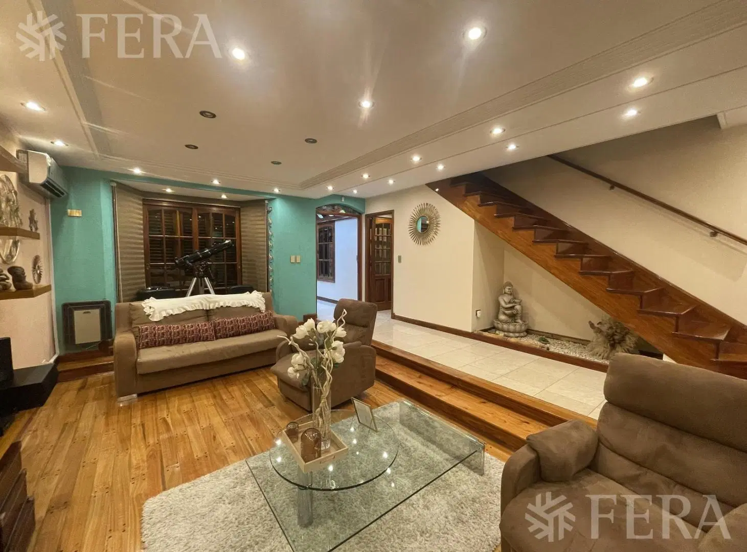 Venta casa 4 ambientes con cochera y piscina en Wilde 4