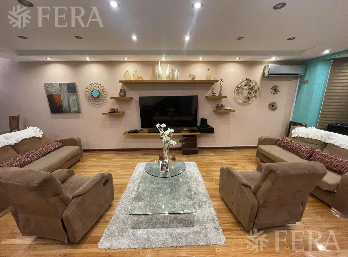Venta casa 4 ambientes con cochera y piscina en Wilde 3