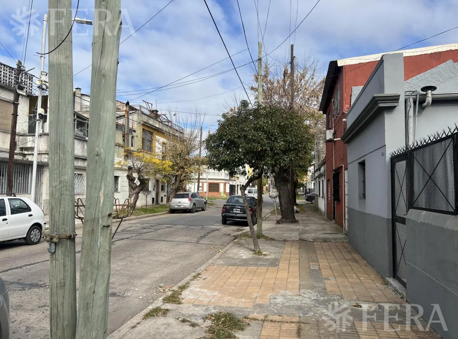 Venta casa de 4 ambientes con cochera en Wilde 2