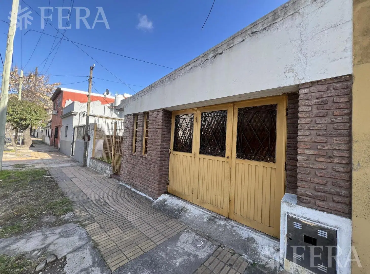Venta casa de 4 ambientes con cochera en Wilde 4