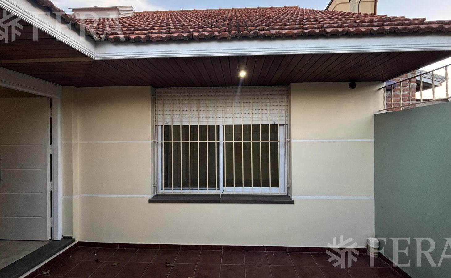 Alquiler PH 3 ambientes con patio en Bernal